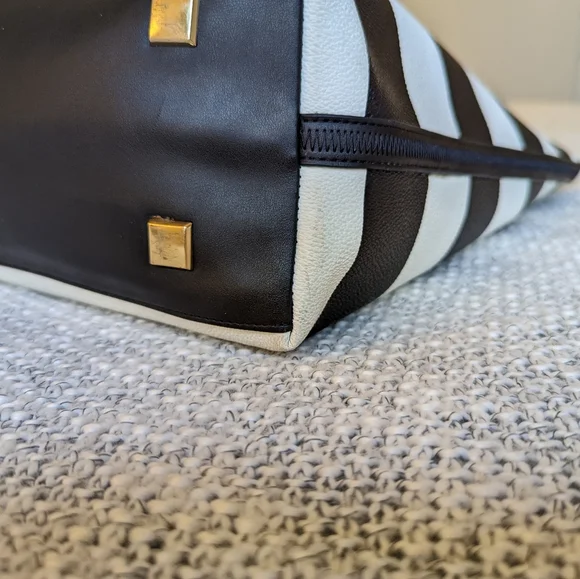 Stella & Dot Fillmore Tote in Black Stripe - Picture 6 of 6
